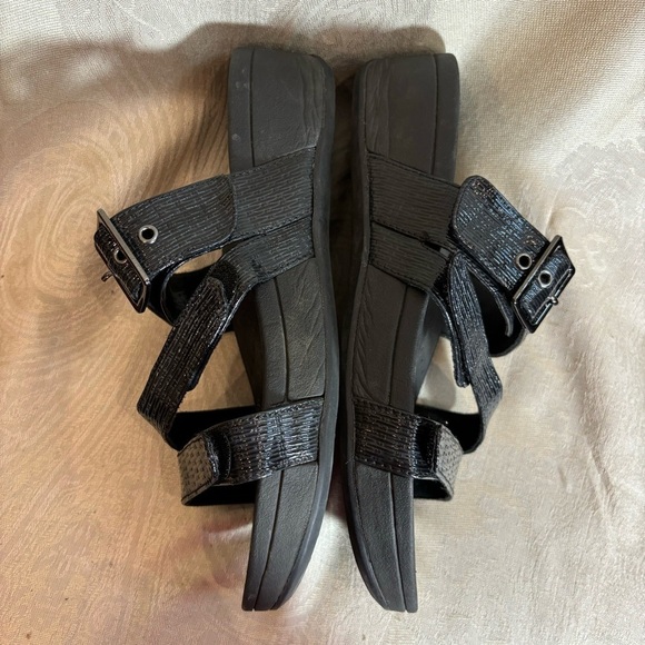 VIONIC Sz 8 Rio Lizard Pattern Velcro Closure Straps Slip On Slides Sandals - Picture 9 of 9